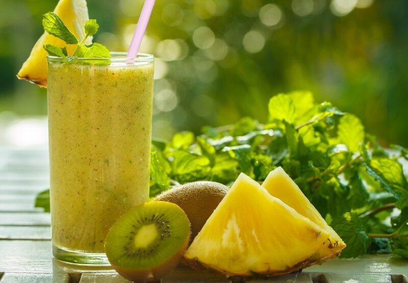 Kiwi and Pineapple Smoothie