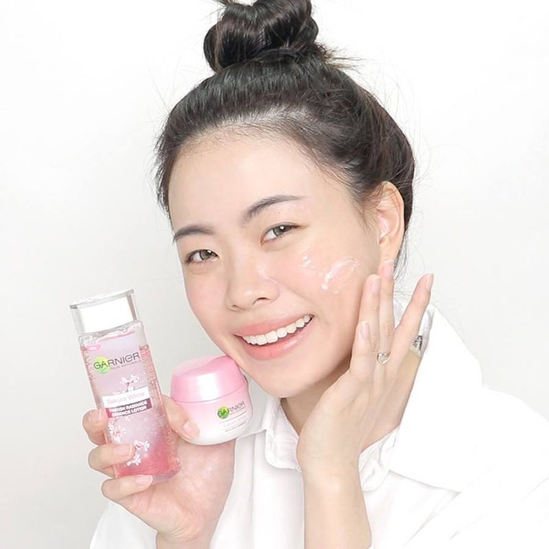 Garnier Sakura White Pinkish Radiance Essence Lotion