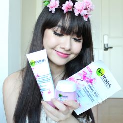 Garnier Sakura White Pinkish Radiance Foam