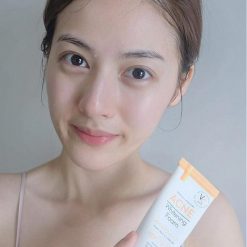 VC Vit C Acne Whitening Foam