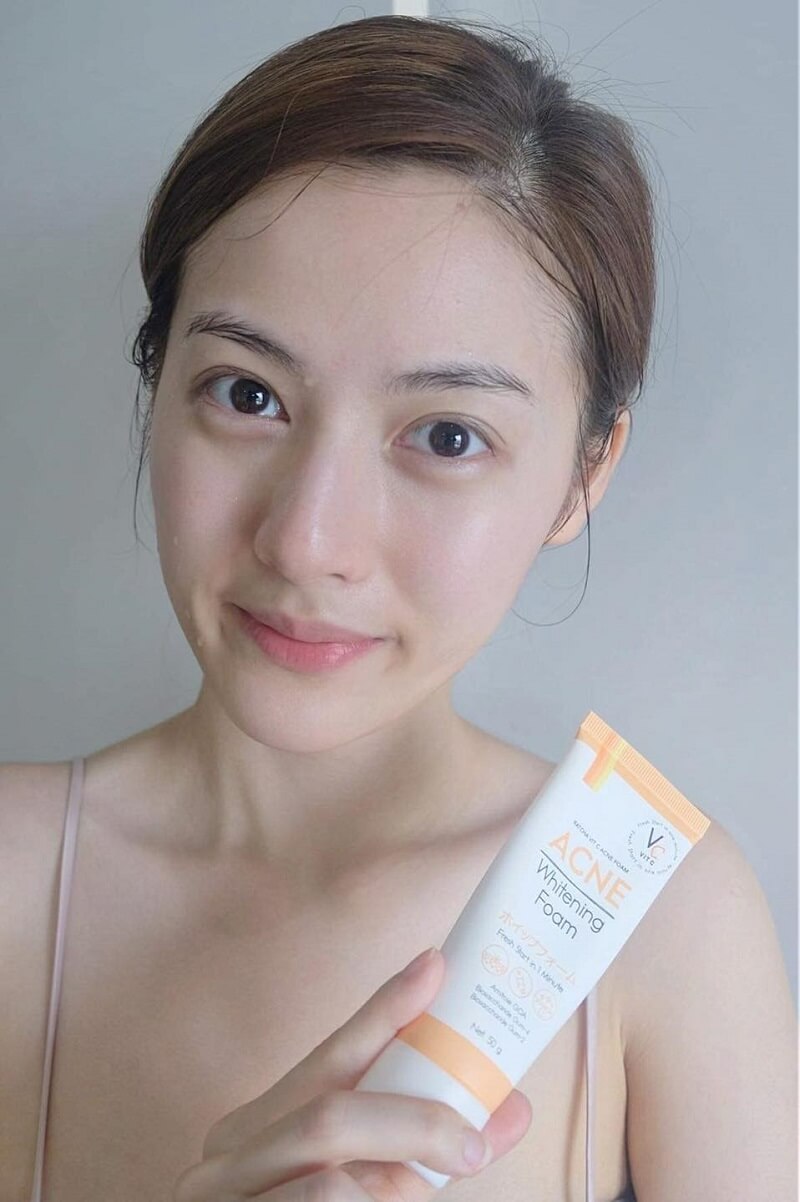 VC Vit C Acne Whitening Foam 